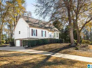 6107 Valley Station Dr, Pelham, AL 35124