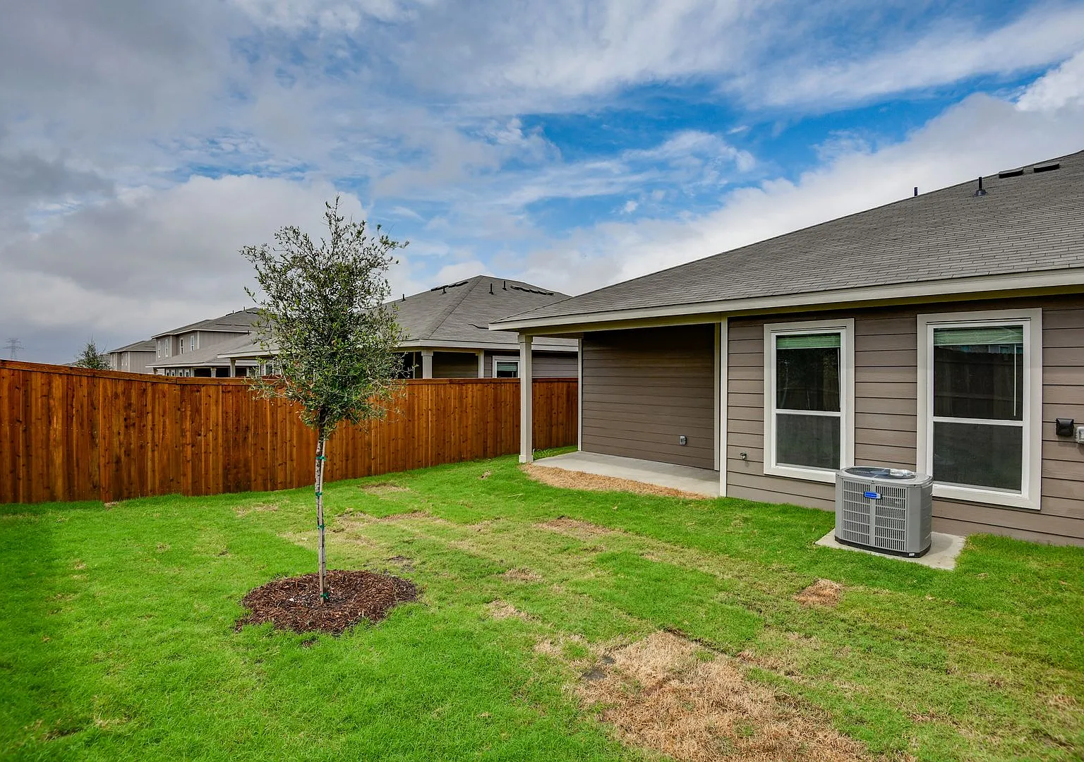 Available Now! Gorgeous 3 Bedroom Duplex Located In Midlothian Isd! — Photo 3