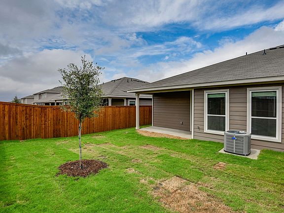 3rd image of 609 Blackland Dr