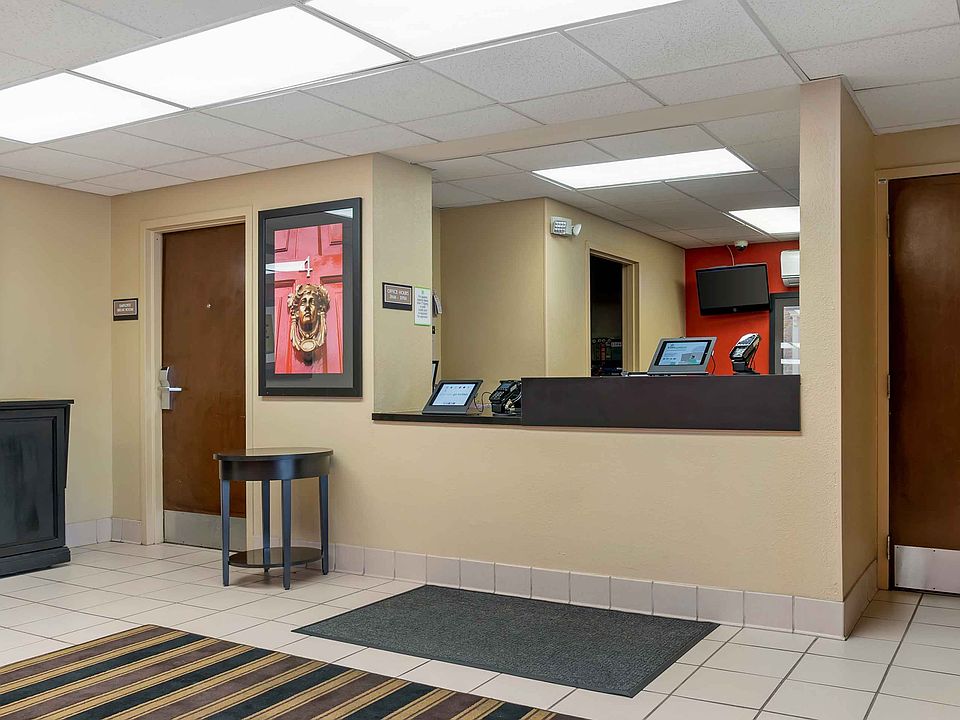 Lobby and Guest Check-in