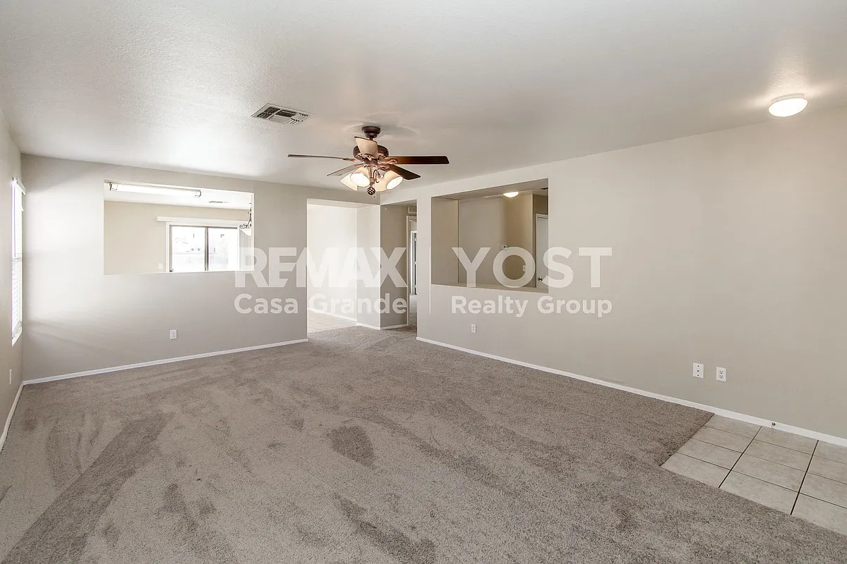 Building Photo - 645 W Jardin Dr