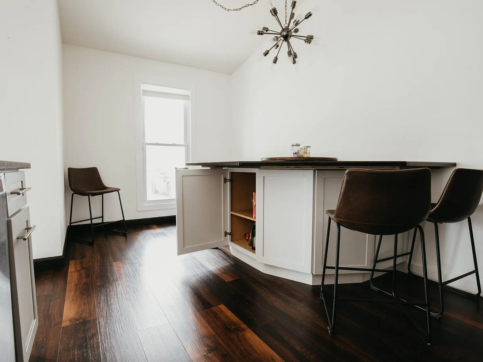 3 bed, 1206 sqft, $2,300 — Photo 4