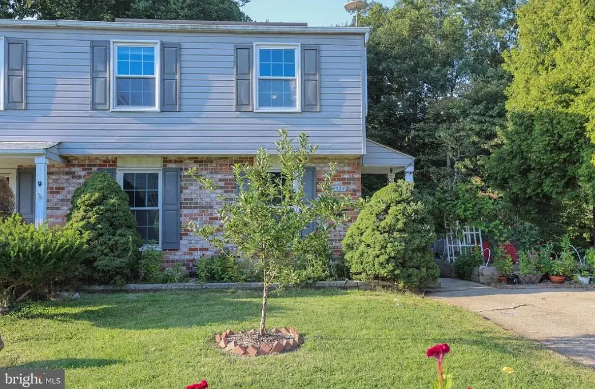 3 bed, 1.5 bath, 1400 sqft, $2,450 — Photo 2