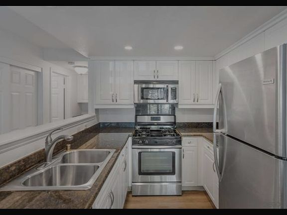 4th image of 1564 Tanglewood Ln Unit 1