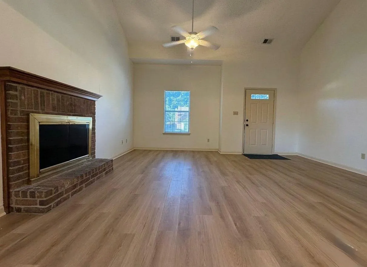 5823 Grassy Valley Dr — Photo 3