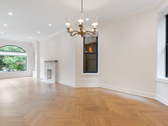 2nd image of 2053 W Evergreen Ave #1