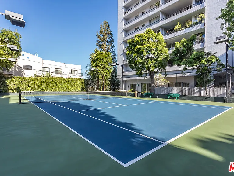 1100 Alta Loma Rd #608 — Photo 2