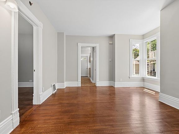2nd image of 614 S Lincoln Ave