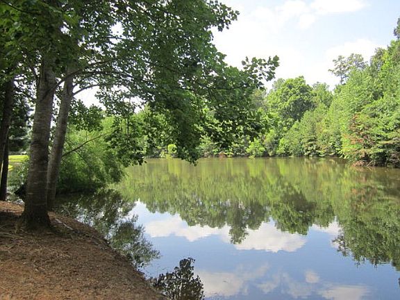 4th image of 201 Tifton Dr W