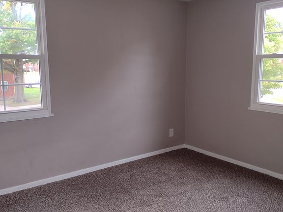 4th image of 22650 Fox Ave APT B