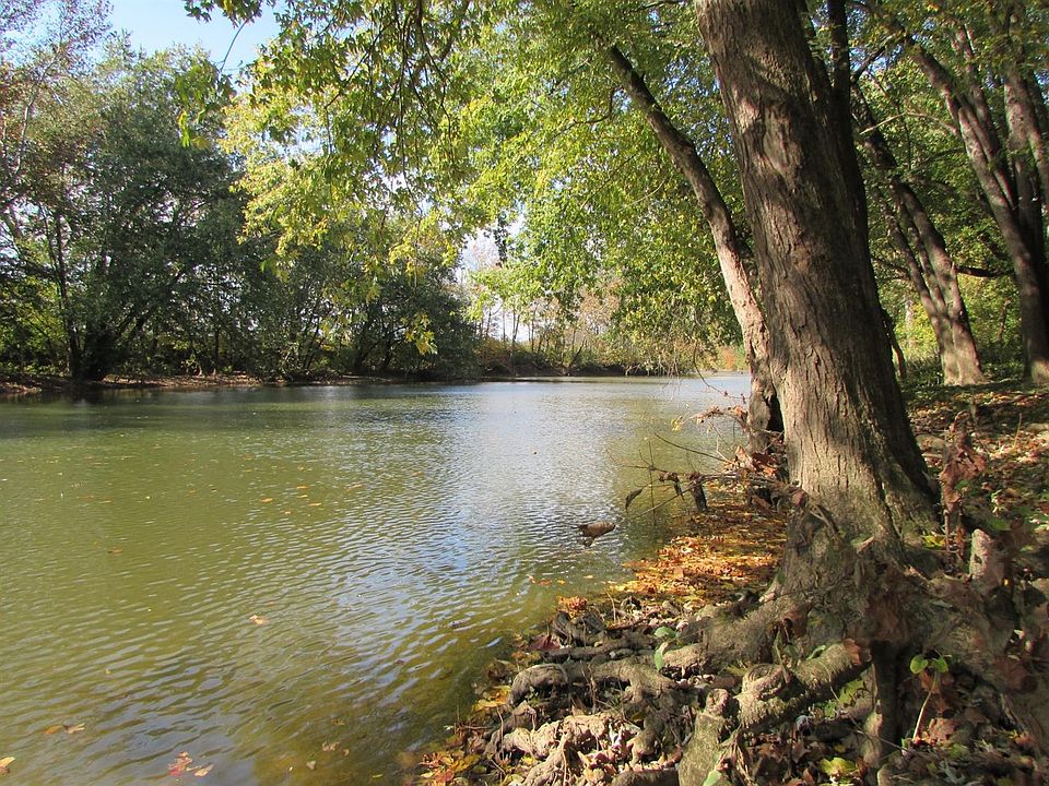 1st image of 1 Horseshoe Dr