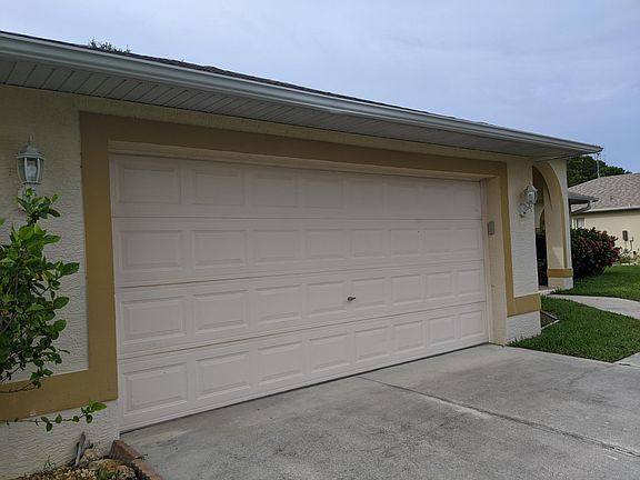 4th image of 161 SE 23rd St