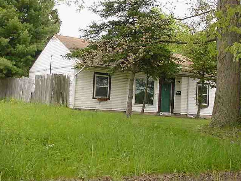 2nd image of 884 Roxbury Ave