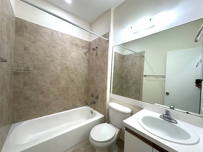 641 Cypress Lake Blvd #K18 — Photo 25
