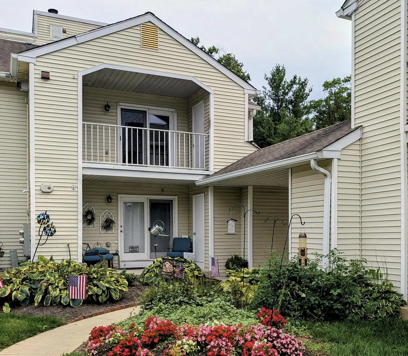 2 bed, 1.0 bath, $1,895 — Photo 1