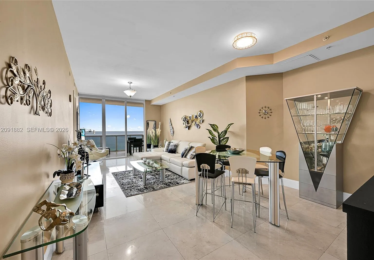 Trump Royale Condo — Photo 4