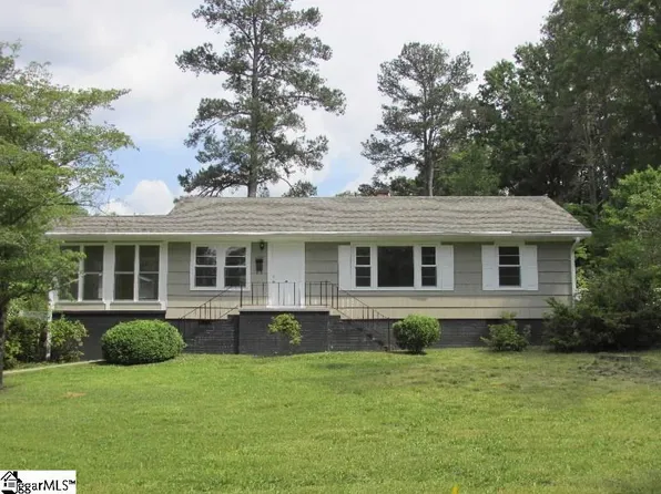 200 Forest Dr, Laurens, SC 29360