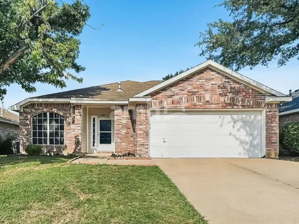 649 Babbling Brook Dr, Saginaw, TX 76179