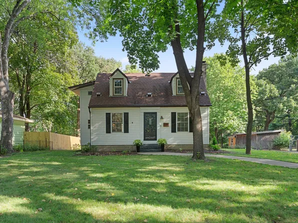 2757 Sherwood Rd, Mounds View, MN 55112
