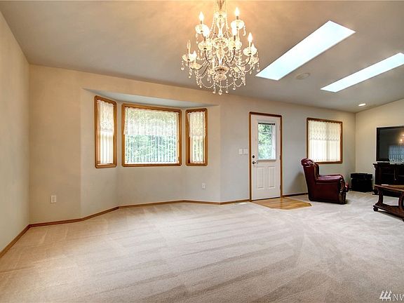 5th image of 6314 185th St NW