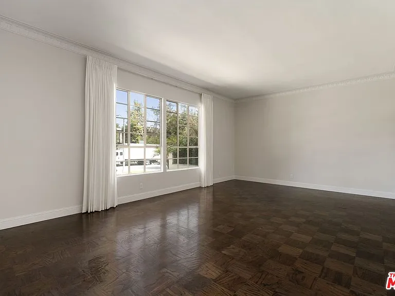 519 N Rexford Dr — Photo 9