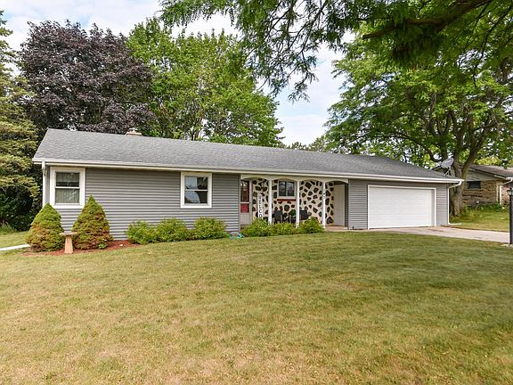 2nd image of 147 Hilldale DRIVE