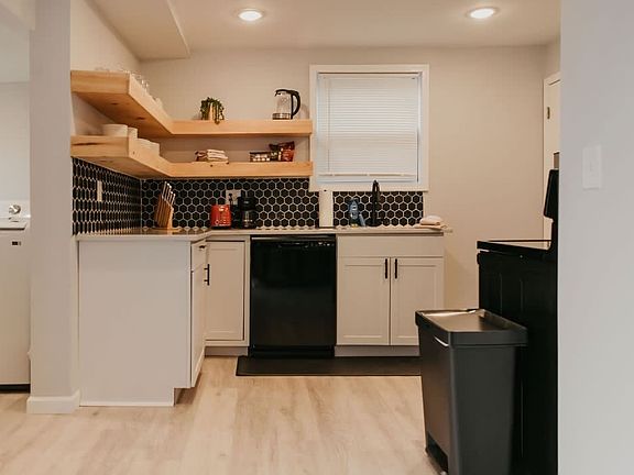 4th image of 605 Southwood Ave