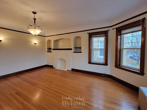 3rd image of 5323 W Cornelia Ave #2W