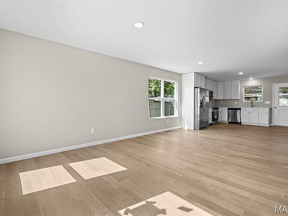 5th image of 9931 S Broadway St
