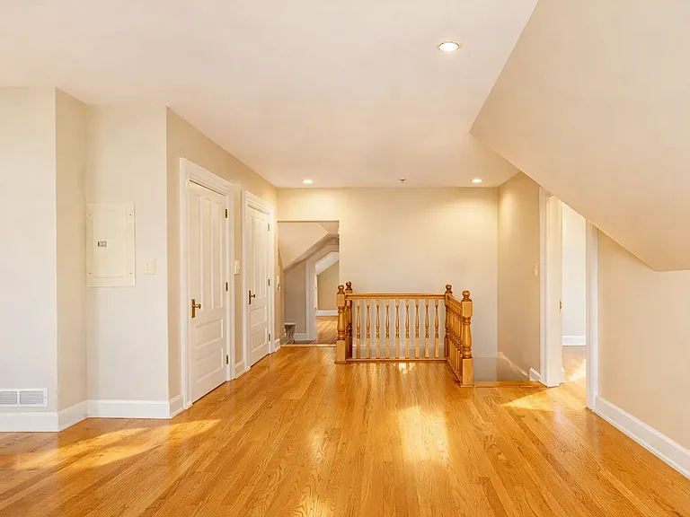 101 E 14th St #3 — Photo 5