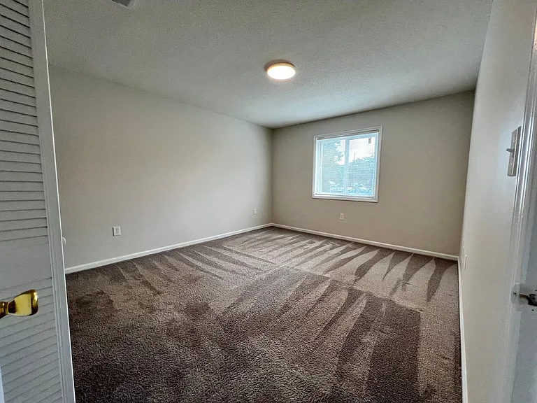 Oak Grove Village Apartments — Photo 14