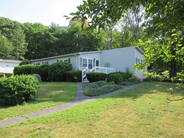 15 Canterbury Ln, Rockland, MA 02370