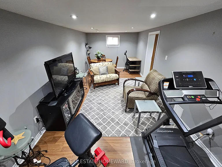715 Pharmacy Ave — Photo 22