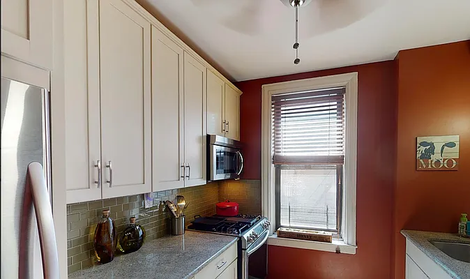 Sold by R New York | media 2