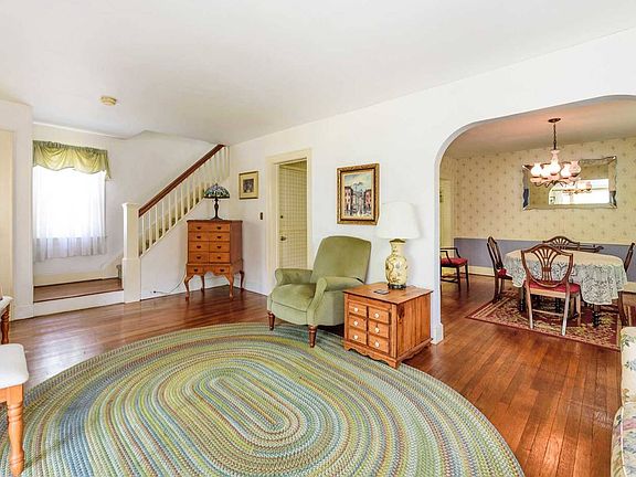 4th image of 217 N Forest Ave