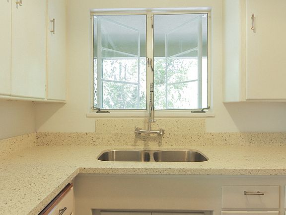 5th image of 2956 3/4 Hyperion Ave #2956-3/4