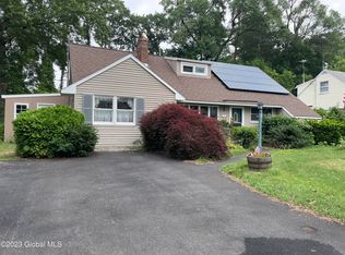 27 Knob Hill Rd, Loudonville, NY