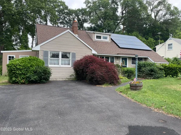 27 Knob Hill Road, Loudonville, NY 12211