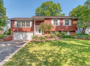 1612 Swallow St, Naperville, IL 60565