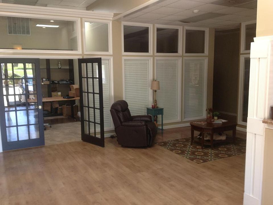 2nd image of 404 Air Park Rd