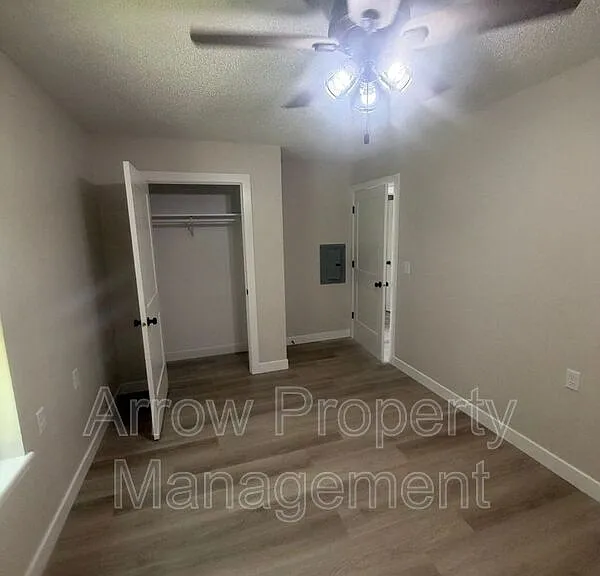 1015 W 14th St #8 — Photo 19