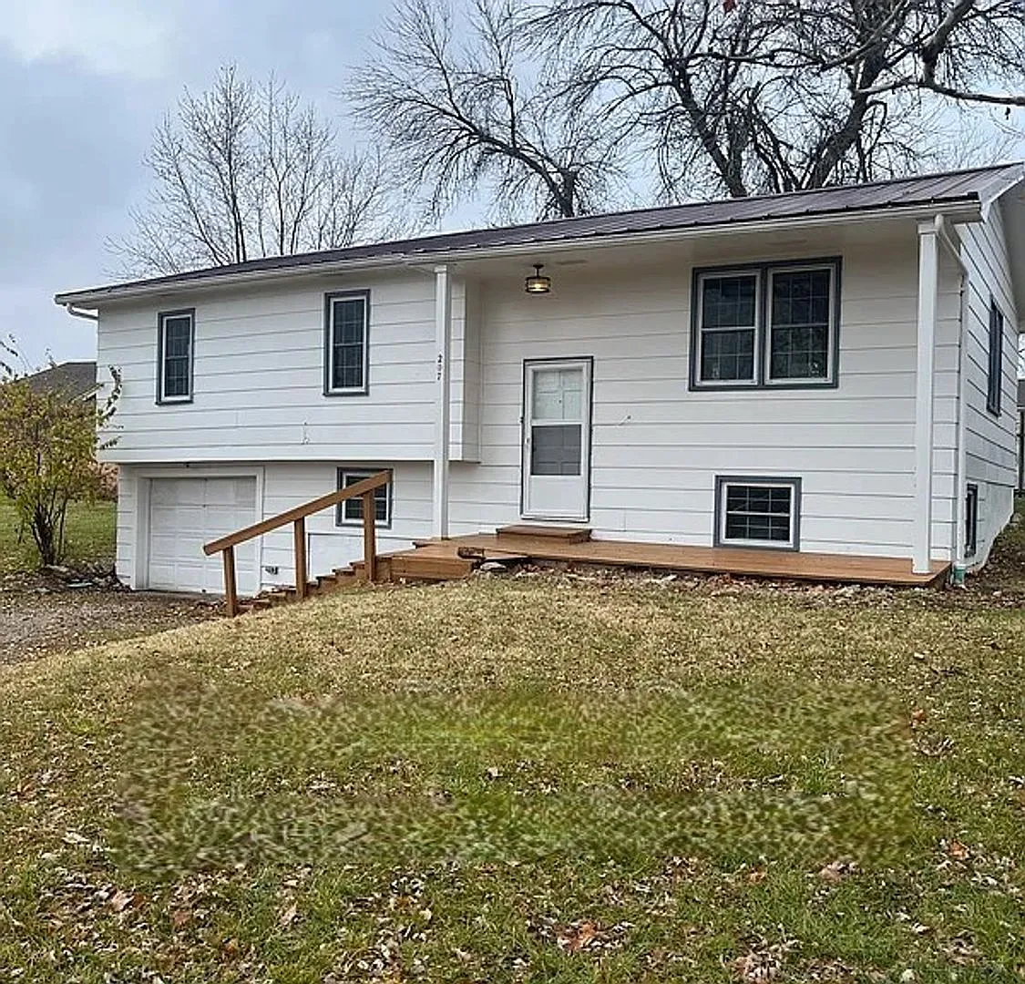 Nice 3 Bed 2 Bath House in Southern Boone! — Photo 1