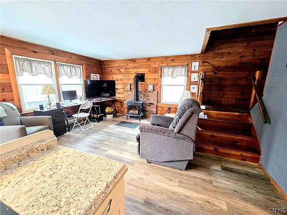 5th image of 862 Honey Hill Rd