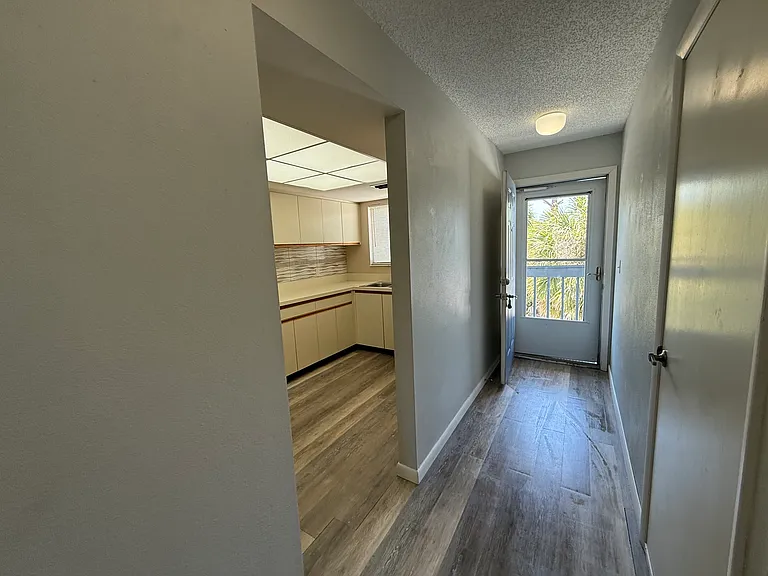 255 Fenwick Dr #18 — Photo 5