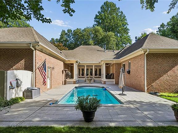 4th image of 1720 Centennial Dr