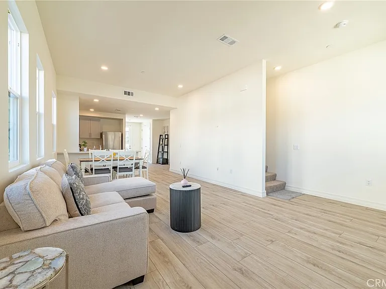 160 N New Ave #8 — Photo 4