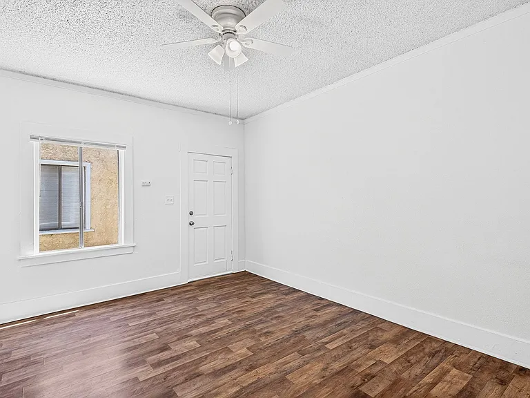 1074 Obispo Ave — Photo 6