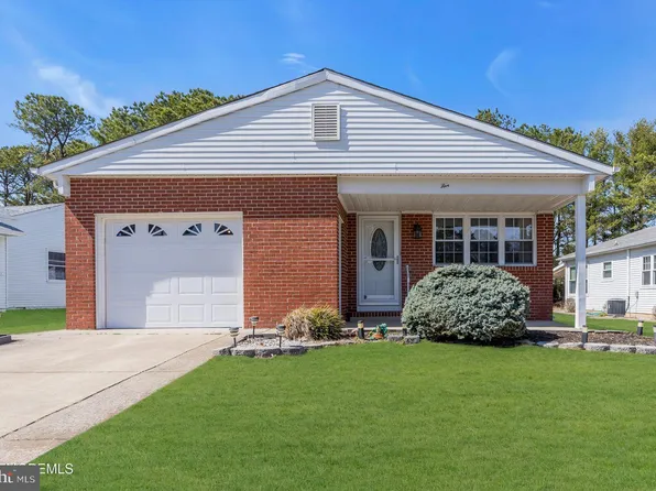 5 Linstead Ct, Toms River, NJ 08757