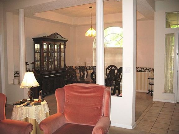 3rd image of 272 Clover Ct
