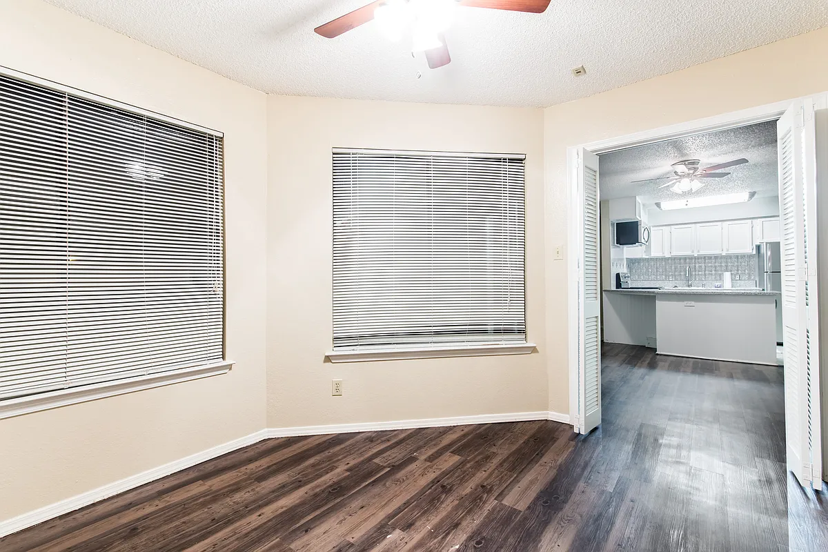 Building Photo - 2304 Balsam Dr #E302